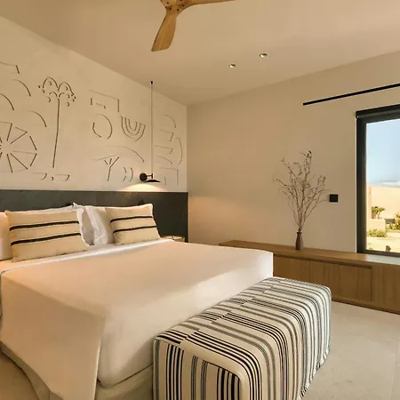 מלון Domes Novos Santorini, Autograph Collection 5*